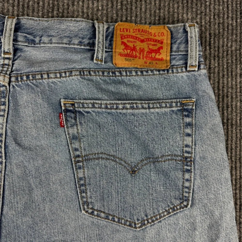 Levis 505 Mens Regular Fit Denim Shorts Light‎ Wash Blue Cotton Size 42 34505